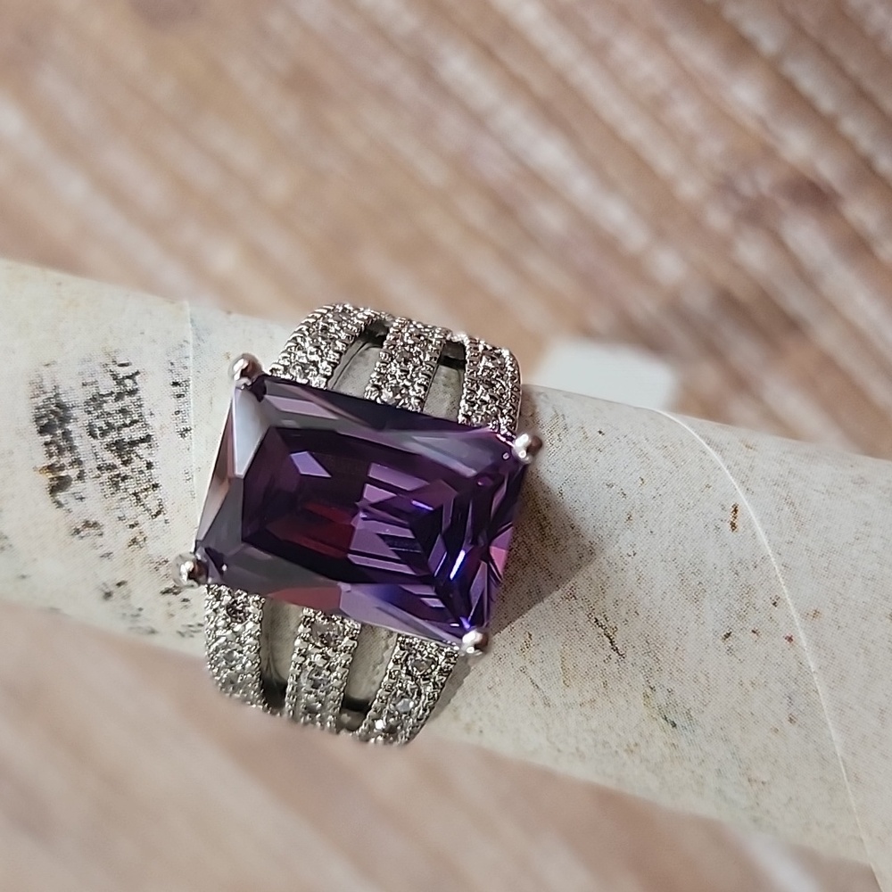 RING - Picture 7 of 7